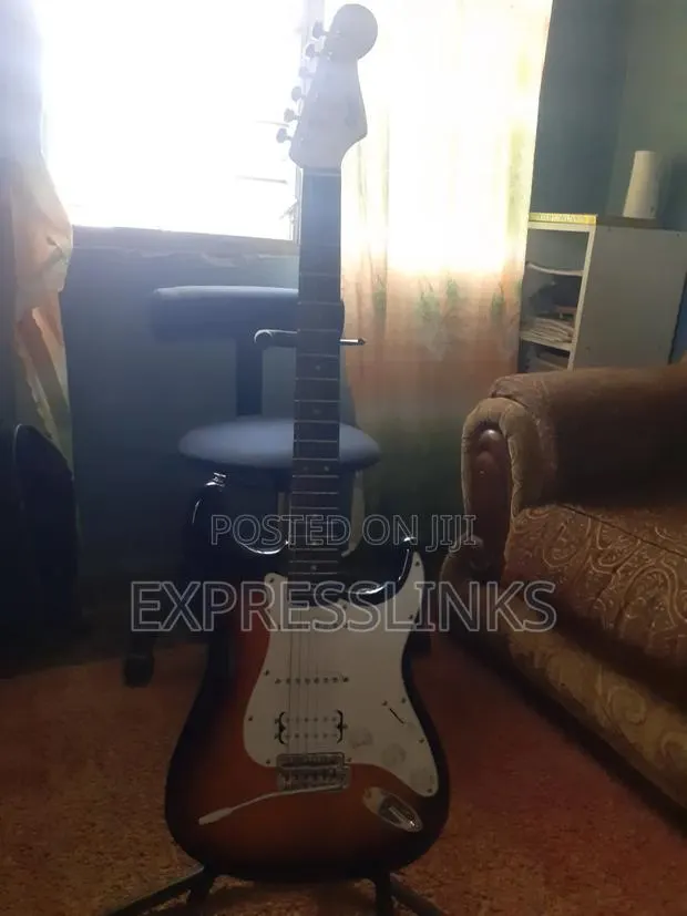 Fender Squier Electric Lead Guitar · Photo 1