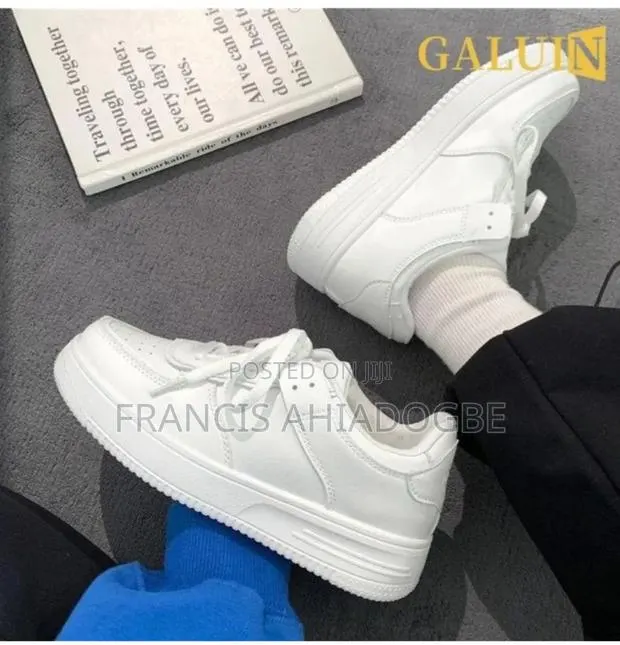 Ladies Sneakers · Photo 1