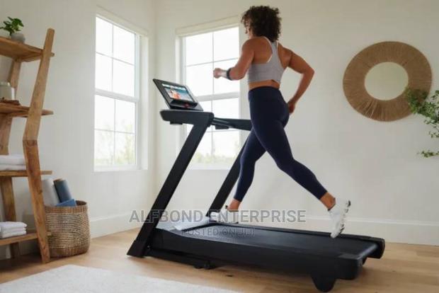 Nordictrack EXP 14i Treadmill · Photo 2