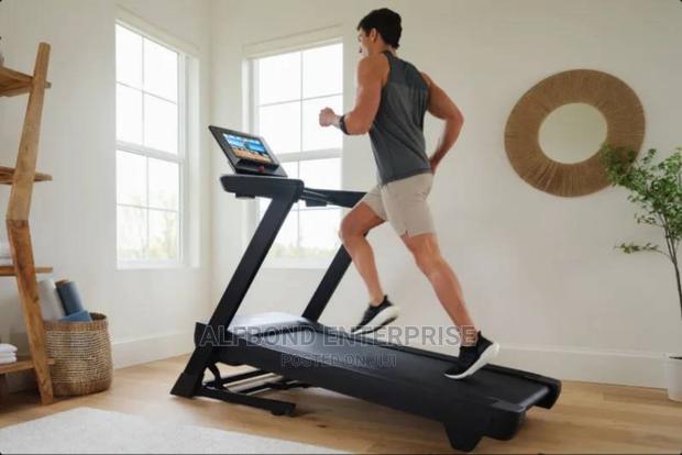 Nordictrack EXP 14i Treadmill · Photo 4