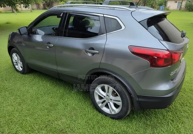 Nissan Rogue S FWD 2018 Gray · Photo 1