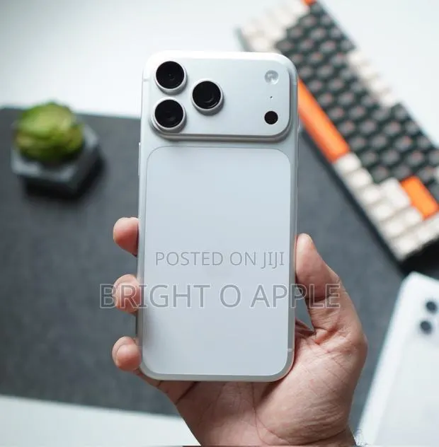 New Apple iPhone 17 Pro Max 256 GB White · Photo 1