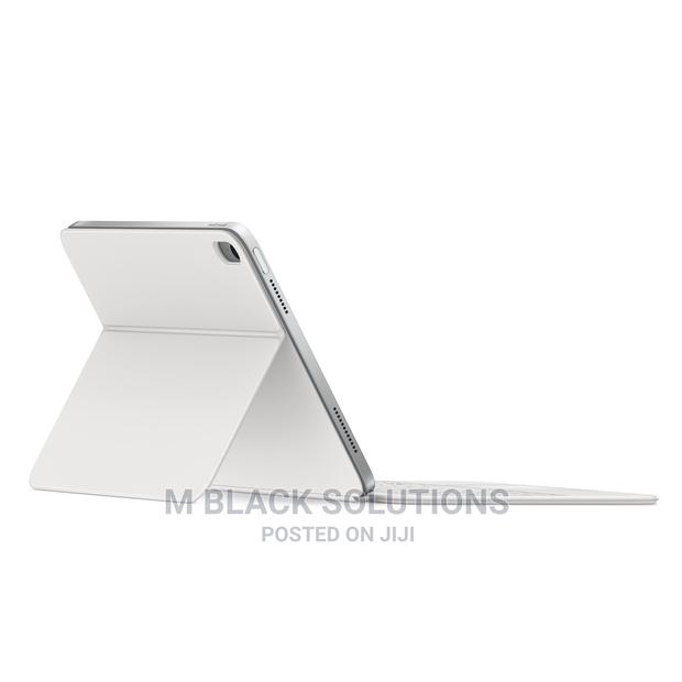 Magic Keyboard Folio for iPad (10th Generation) - Apple · Photo 1