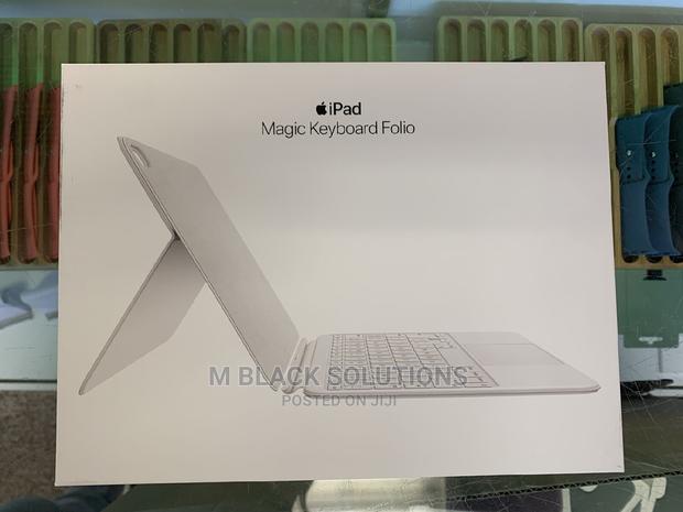 Magic Keyboard Folio for iPad (10th Generation) - Apple · Photo 2
