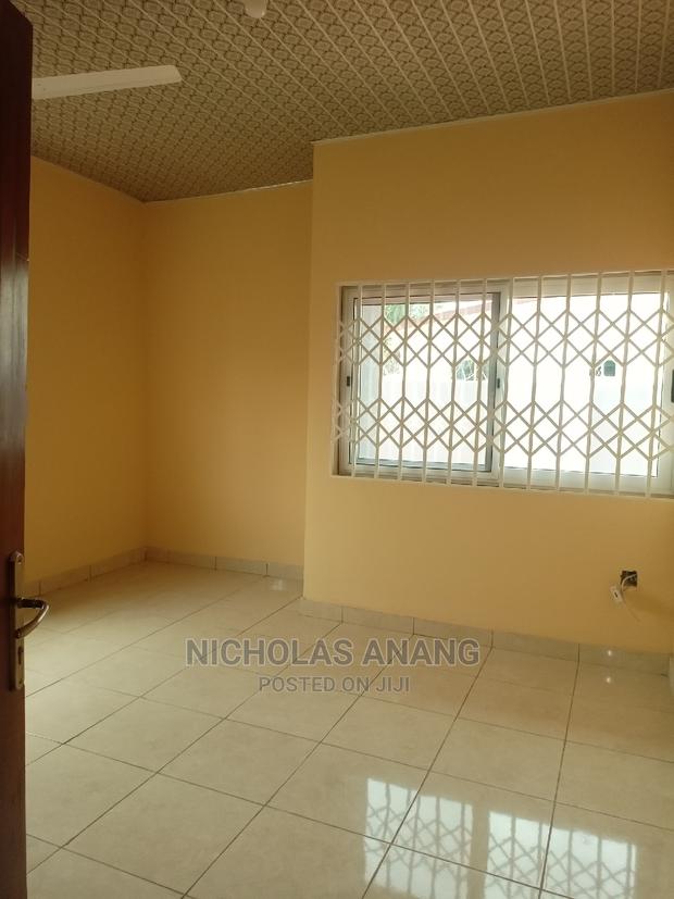 4bdrm House in The Dorns Properties, New Town for rent · Photo 2
