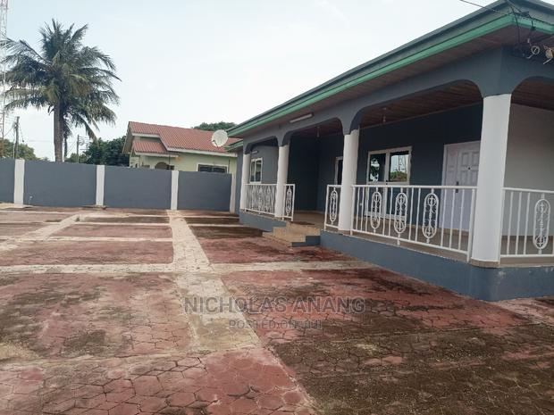4bdrm House in The Dorns Properties, New Town for rent · Photo 3
