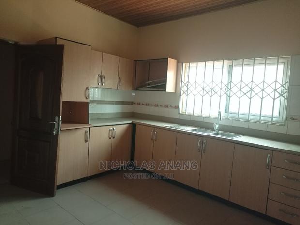 4bdrm House in The Dorns Properties, New Town for rent · Photo 6