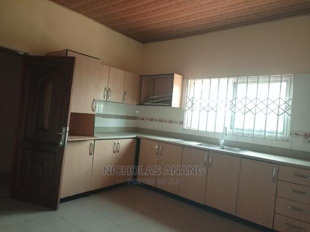 4bdrm House in The Dorns Properties, New Town for rent · Photo 7