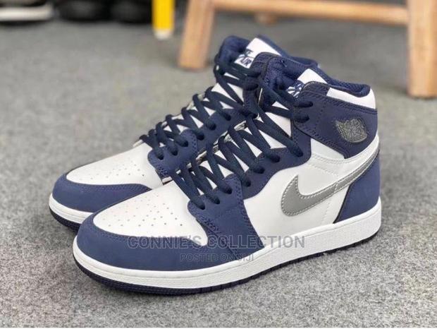 Air Jordan 1 Retro High · Photo 2