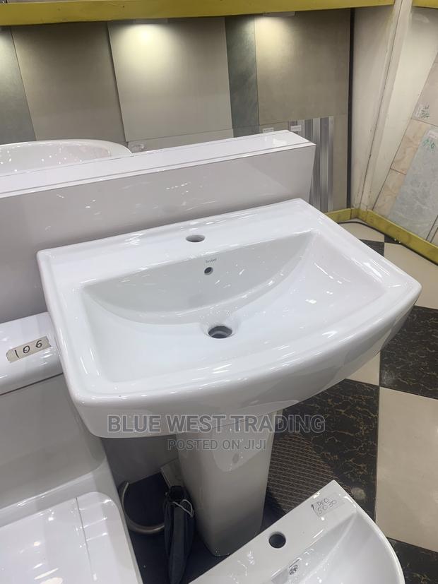 Basin and Stand · Photo 3