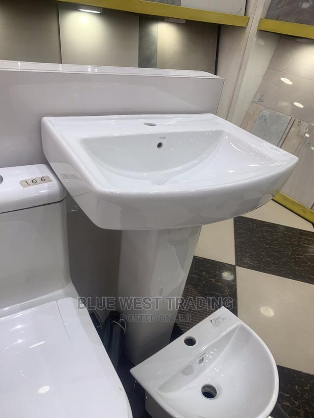 Basin and Stand · Photo 4