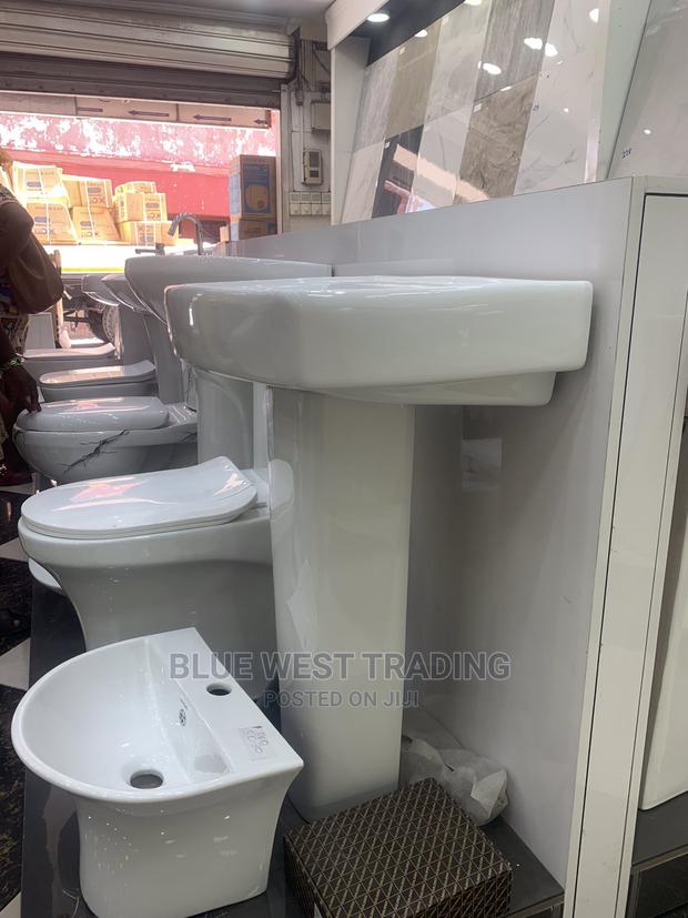 Basin and Stand · Photo 2