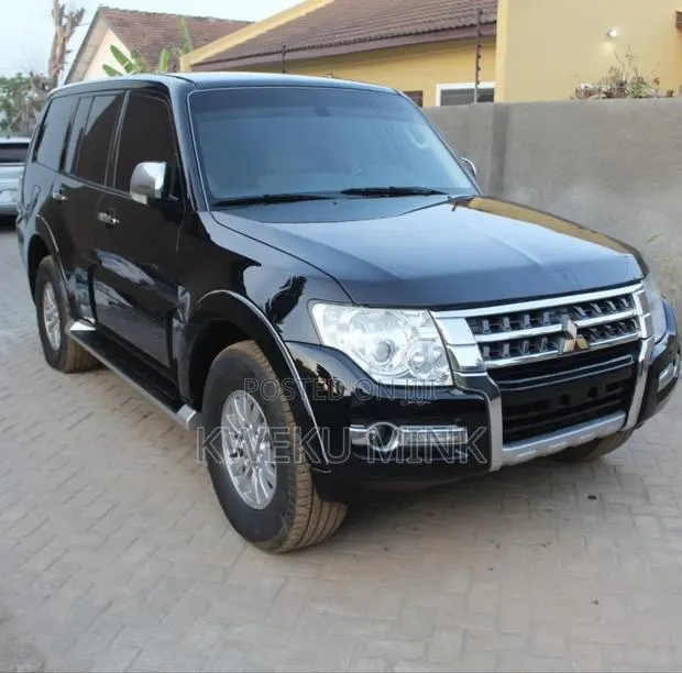 Mitsubishi Pajero 2013 Black · Photo 3