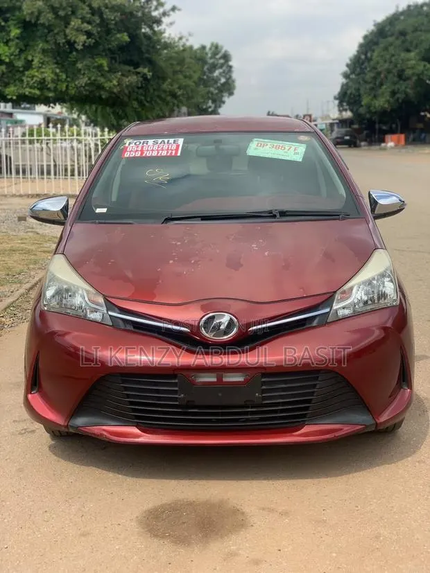 Toyota Vitz 2015 Red · Photo 1