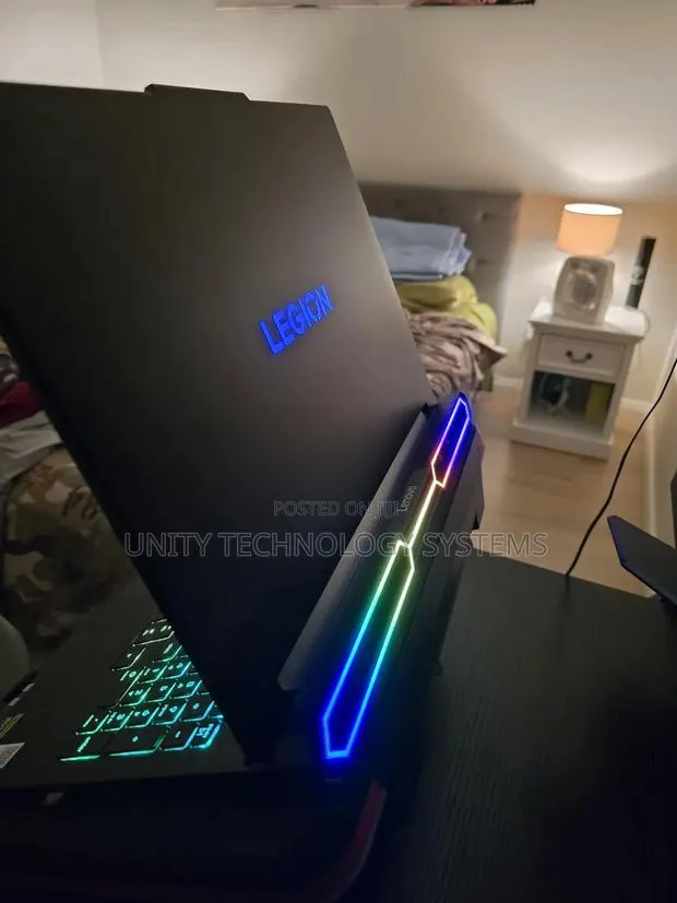 New Laptop Lenovo Legion 7 32GB AMD Ryzen 9 SSD 2T · Photo 1