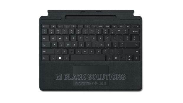 Microsoft Surface Pro Signature Keyboard Black · Photo 1