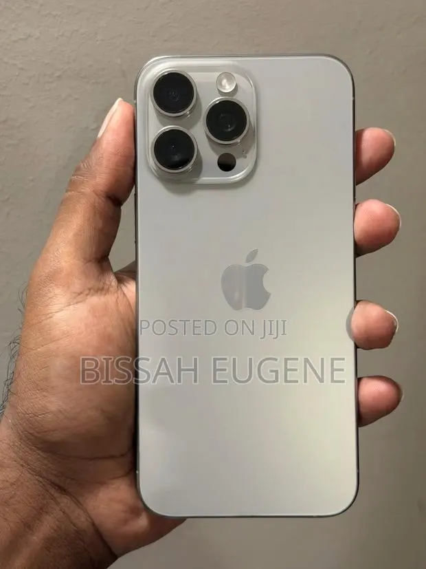 Apple iPhone 15 Pro Max 512 GB Gray · Photo 1