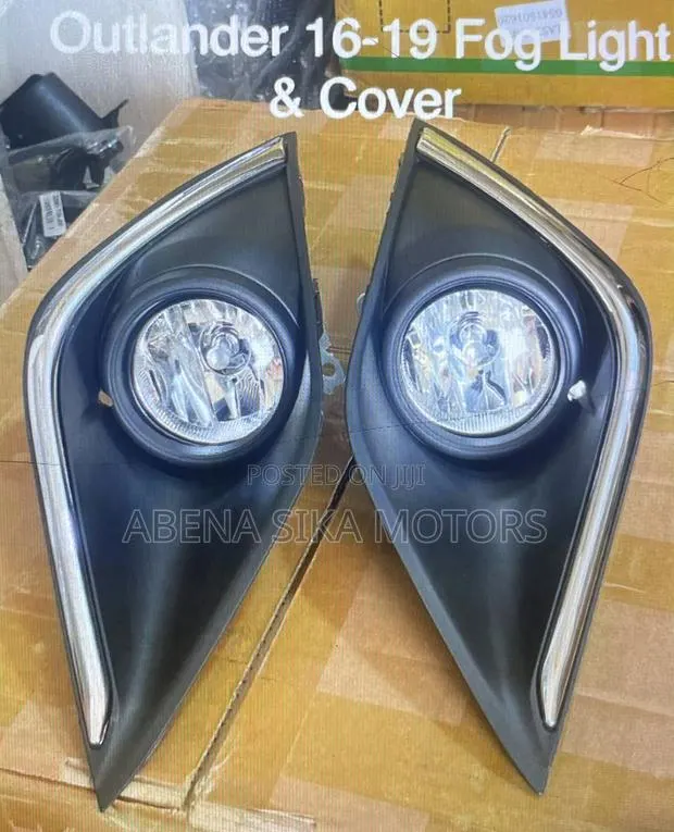Mitsubishi Outlander 2016-2019 Fog Light and Cover · Photo 1