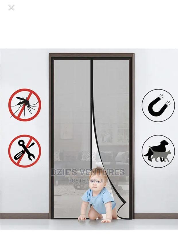 Magnetic Mosquito Curtain · Photo 2