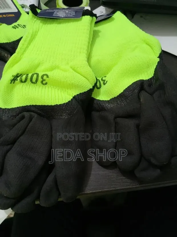 Hand Gloves · Photo 1