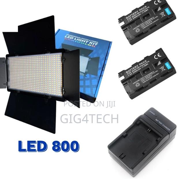 Led 800 Camera Light With Battery and Tripod · Photo 2
