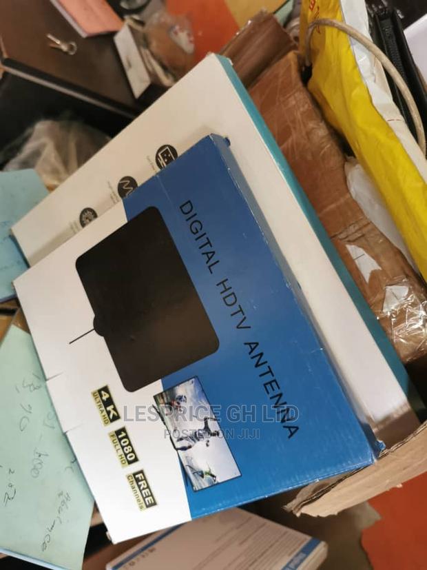Sealed Digital HDTV Antenna · Photo 1