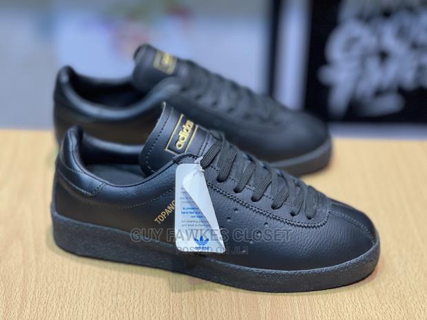 Adidas Topanga Triple Black · Photo 1
