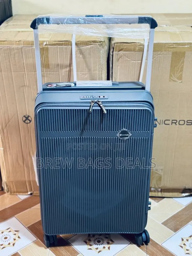 Premium Quality Unicross 24 Inches Wide Handle Unbreakable Bag. · Photo 1