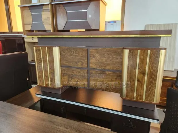 Eexecutive 1.4m Desk · Photo 1