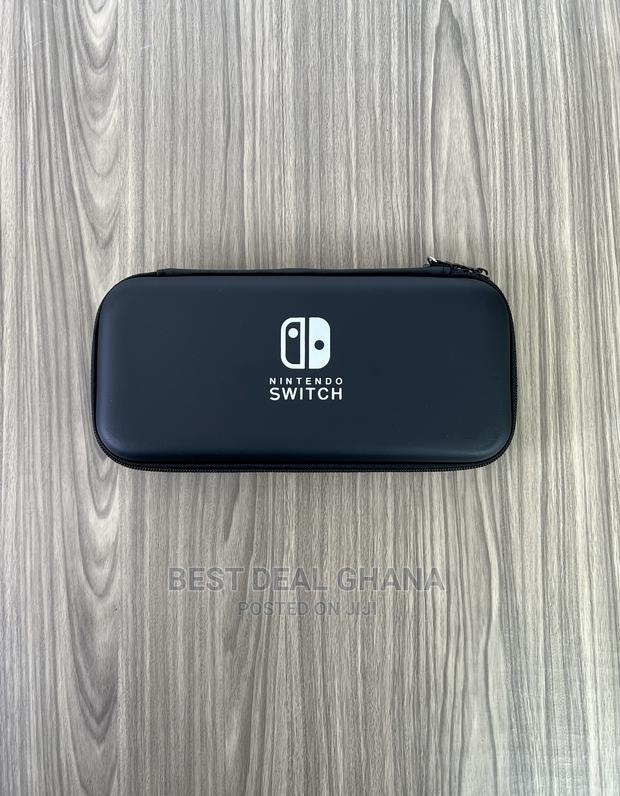 Nintendo Switch Carrying Case · Photo 1