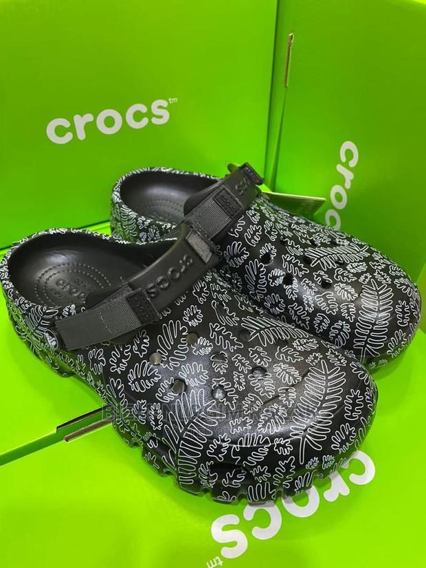 Original Crocs Available in Stock · Photo 5