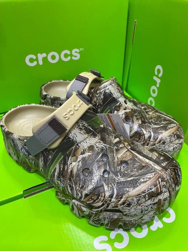 Original Crocs Available in Stock · Photo 7