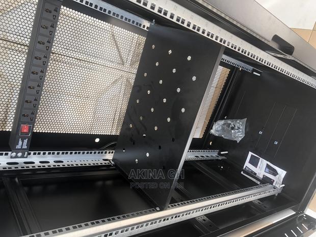 32u Network Cabinet 600x600 With Fan · Photo 1