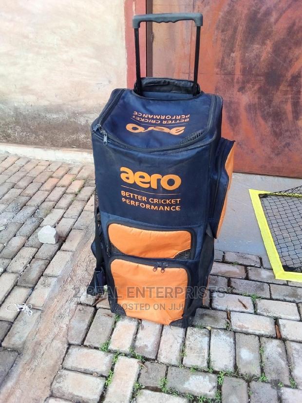 Aero Stand Up Tour Bag · Photo 1