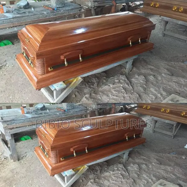 Lustrous Amber-Brown Casket · Photo 1