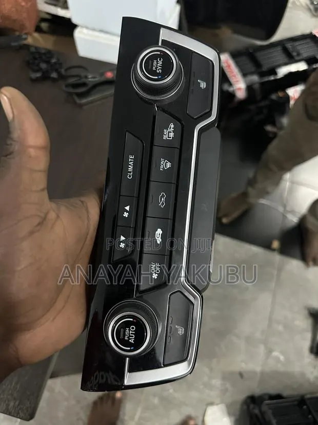 2017-21 Honda CRV AC Controls · Photo 1