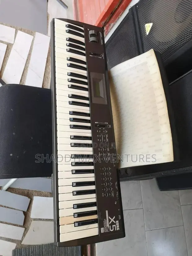 Korg X5 Synthesizer Keyboard · Photo 1