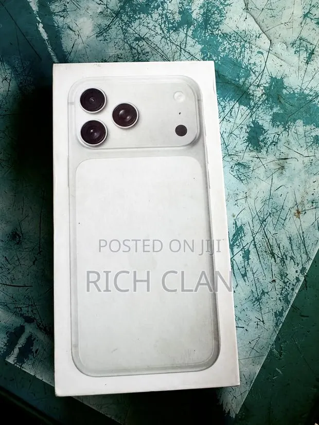 New Apple iPhone 17 Pro Max 256 GB Silver · Photo 1