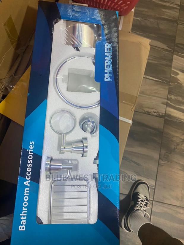 Bathroom Accessories · Photo 3