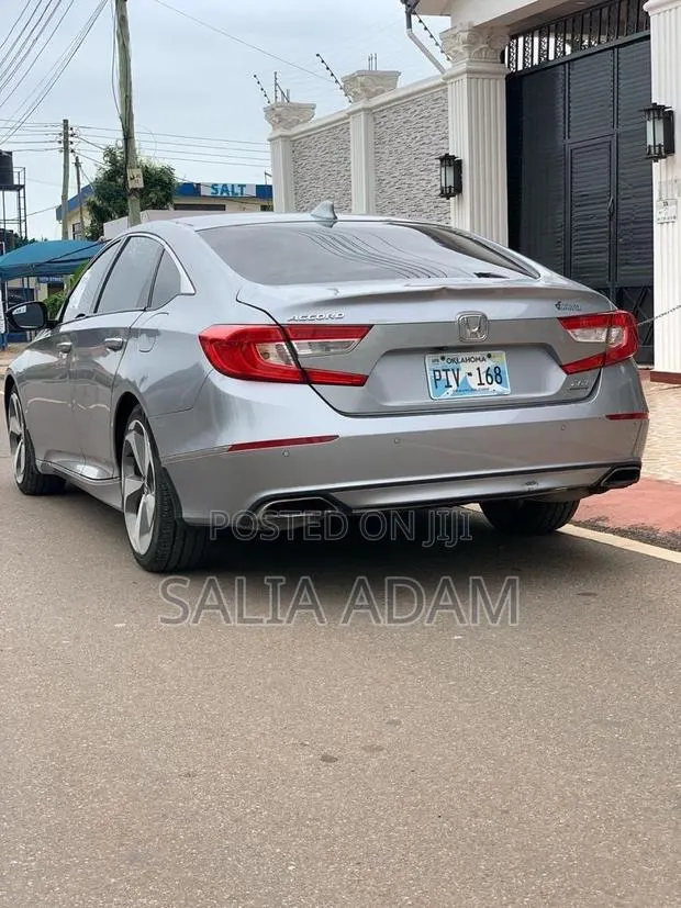 Honda Accord Sport (2.0L 4cyl Turbo 10A) 2019 Silver · Photo 1