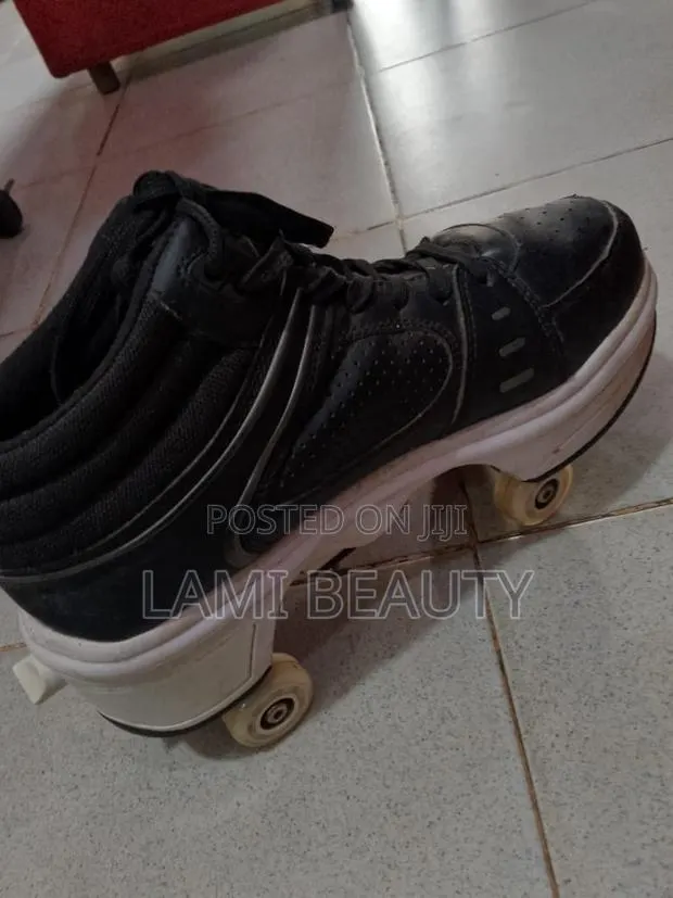 4 Tire Roller Blades Shoe Size 39 · Photo 1