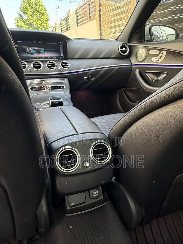 Mercedes-Benz E300 2019 Silver · Photo 1