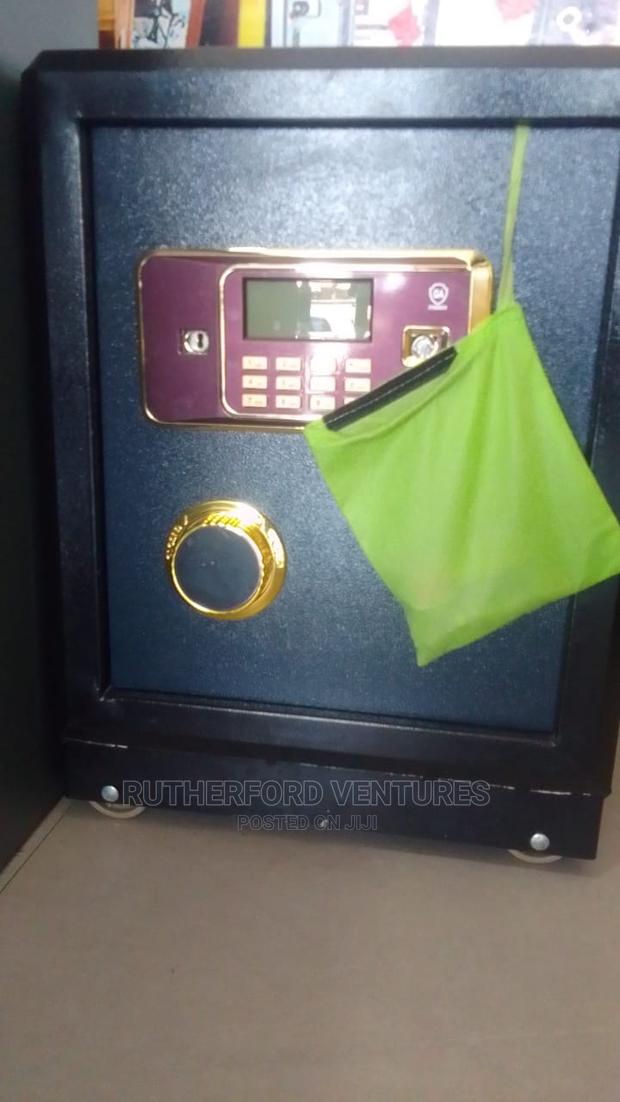 Money Safe · Photo 1