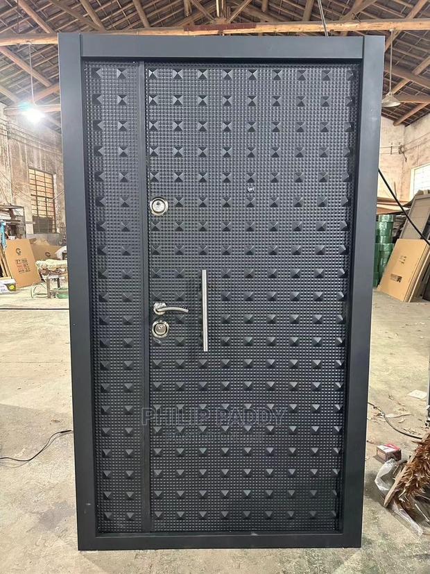 Heavy All Metal Door · Photo 1