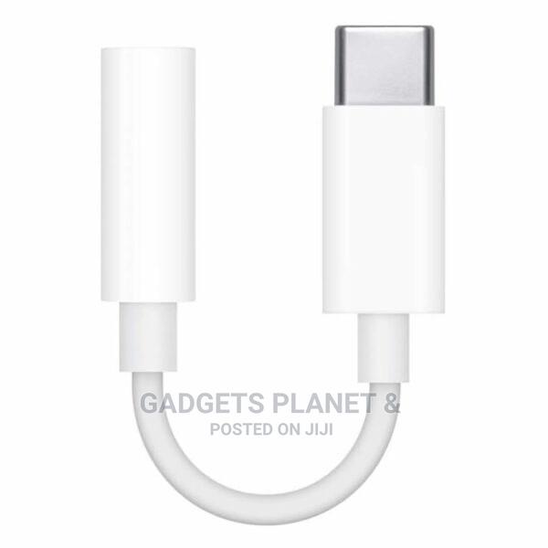 USB-C to 3.5 Mm Headphone Jack Adapter - Apple · Photo 2