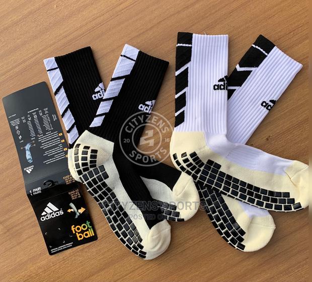 Adidas Brack and White Grip Socks · Photo 1