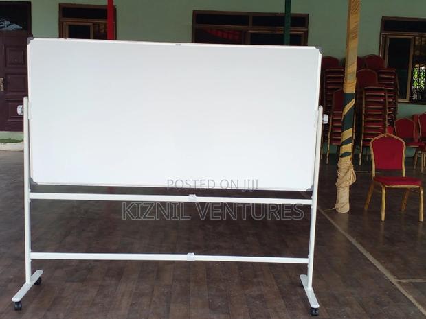 White Board 90cm X 150cm + Adjustable Stand (360°) · Photo 1