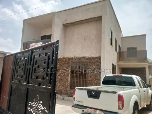 5bdrm Mansion in Hfc Estate, Spintex for sale · Photo 1