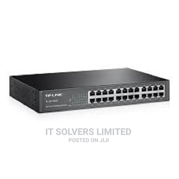 TP-LINK TL-SF1024D 24 Port Desktop Switch · Photo 2