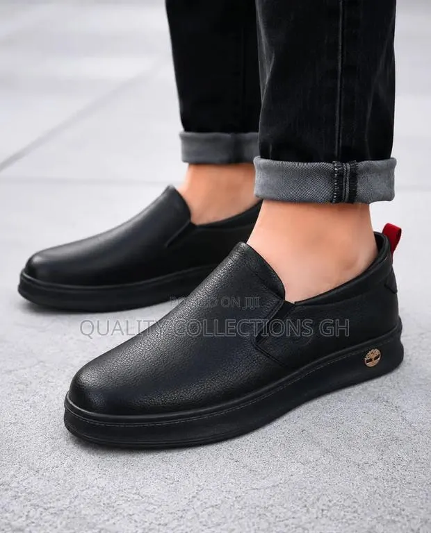 All Black Classic Timberland · Photo 1